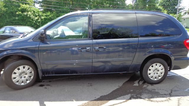 Chrysler Town and Country 2007 photo 2