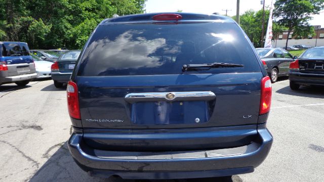 Chrysler Town and Country 2007 photo 3