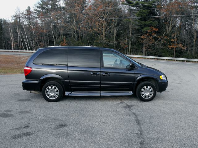 Chrysler Town and Country SLT 25 MiniVan