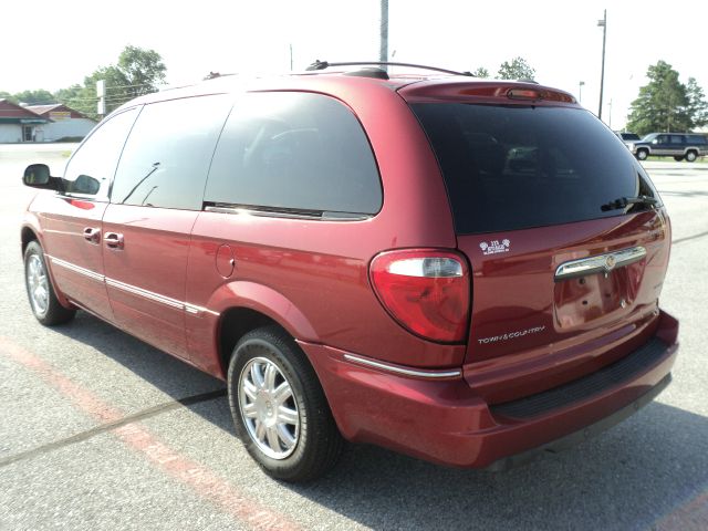 Chrysler Town and Country 2007 photo 1