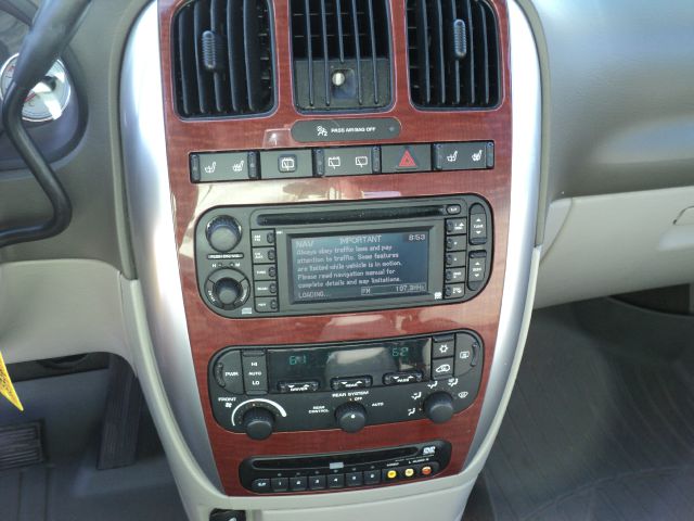 Chrysler Town and Country 2007 photo 3