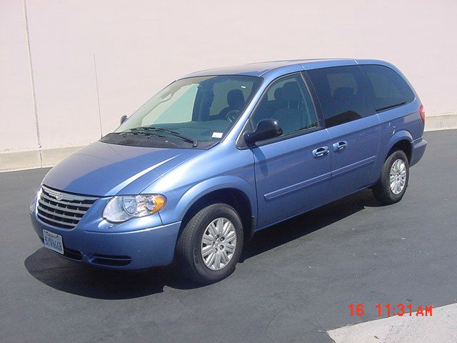 Chrysler Town and Country 2007 photo 0