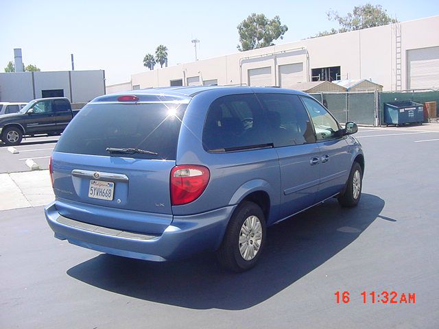 Chrysler Town and Country 2007 photo 3