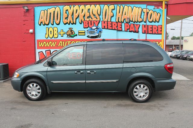Chrysler Town and Country 2007 photo 1