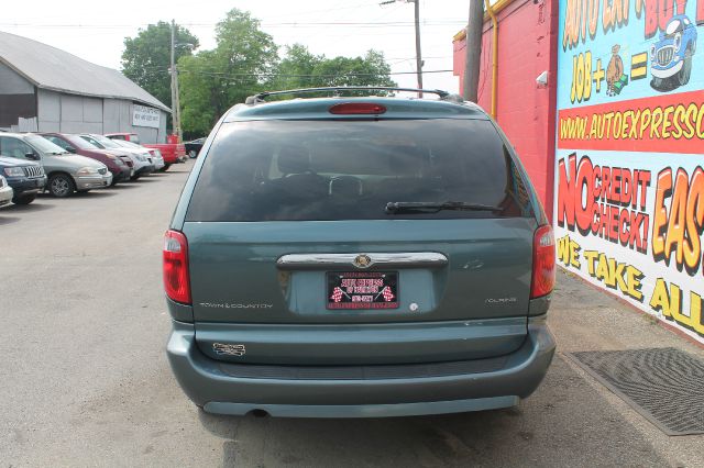 Chrysler Town and Country 2007 photo 3