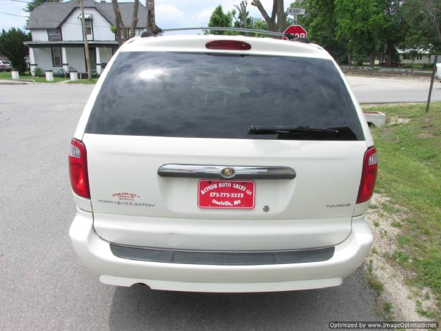 Chrysler Town and Country 2007 photo 1
