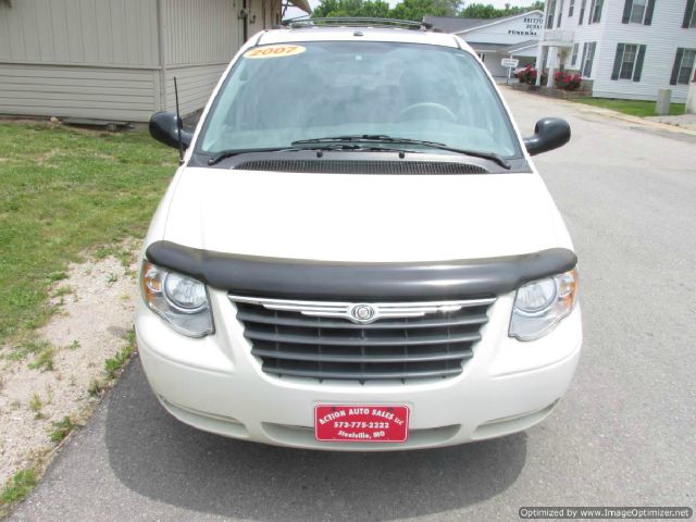Chrysler Town and Country 2007 photo 5