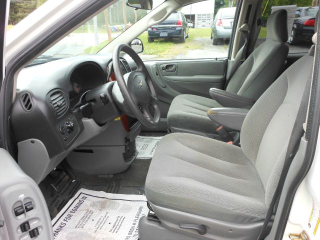Chrysler Town and Country 2007 photo 2