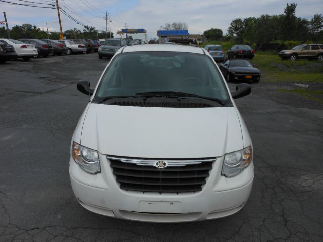 Chrysler Town and Country 2007 photo 3