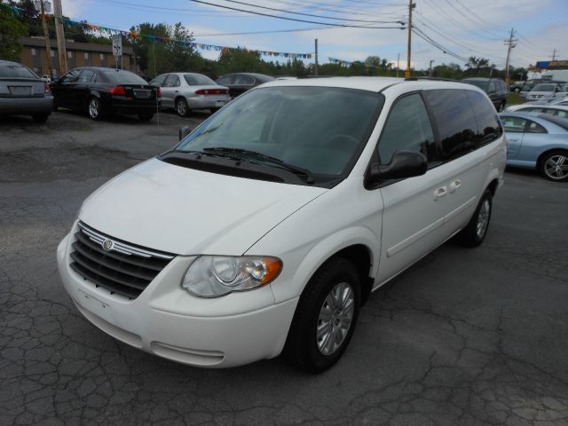 Chrysler Town and Country 2007 photo 4