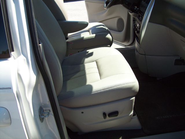 Chrysler Town and Country 3.5 MiniVan