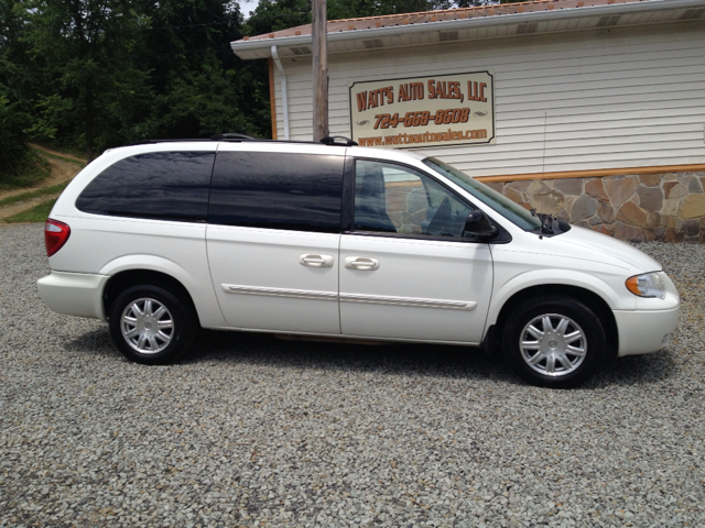 Chrysler Town and Country 2007 photo 1