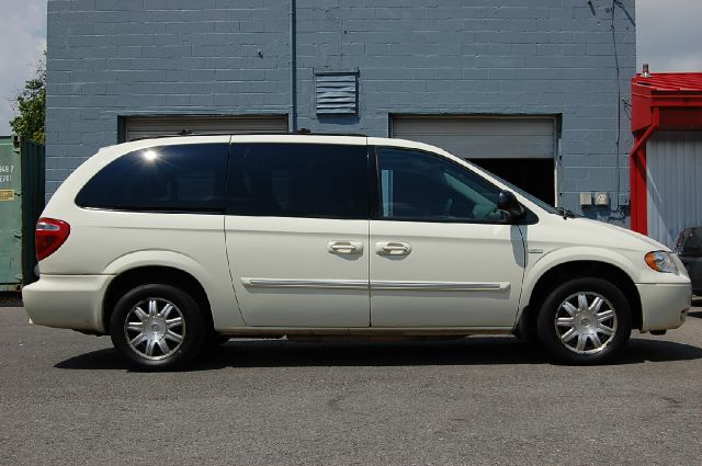 Chrysler Town and Country 2007 photo 4