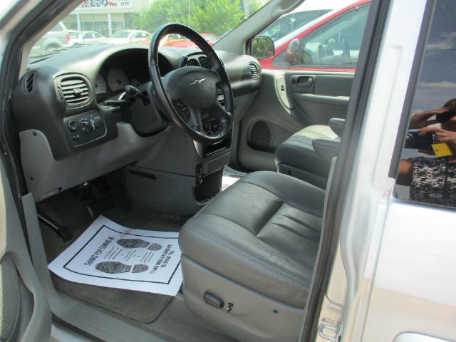 Chrysler Town and Country 2007 photo 3