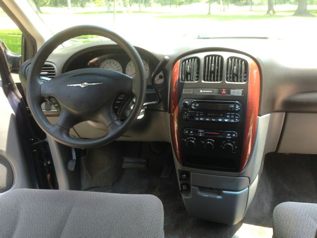 Chrysler Town and Country 2007 photo 1