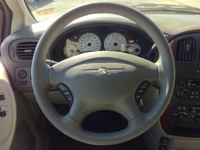 Chrysler Town and Country 2007 photo 22