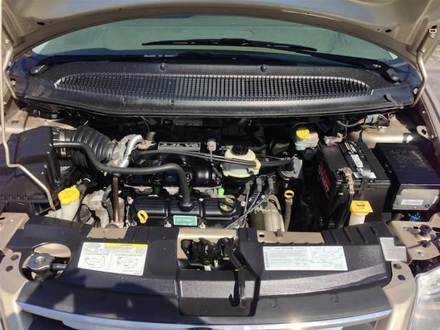 Chrysler Town and Country 2007 photo 3
