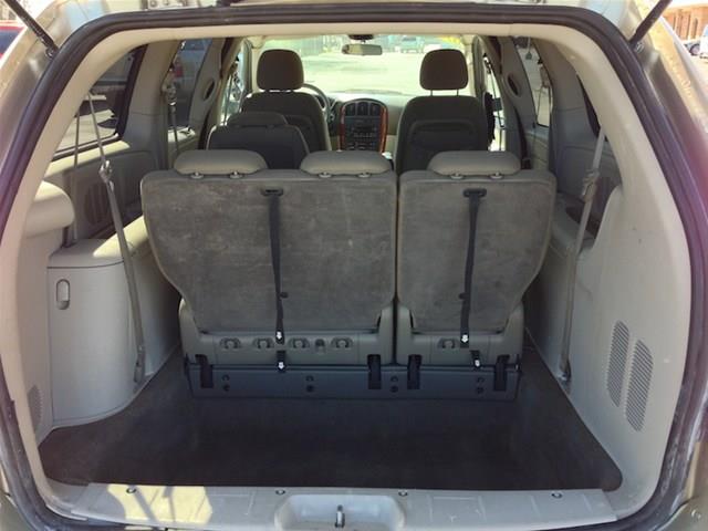 Chrysler Town and Country 2007 photo 9