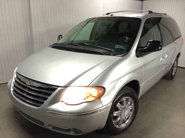Chrysler Town and Country 2007 photo 2