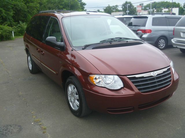 Chrysler Town and Country 3.5 MiniVan