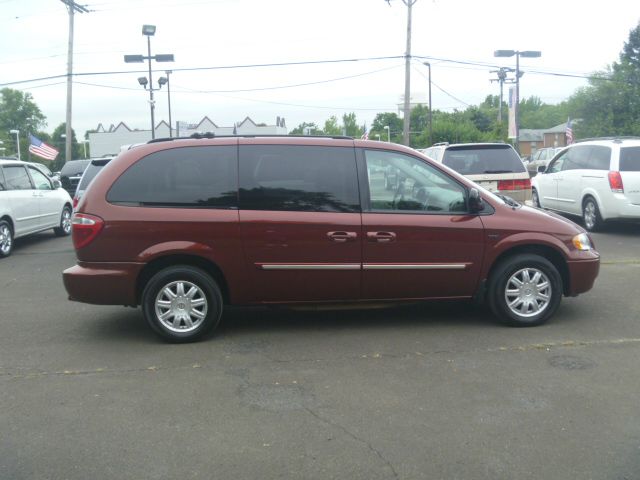Chrysler Town and Country 2007 photo 1
