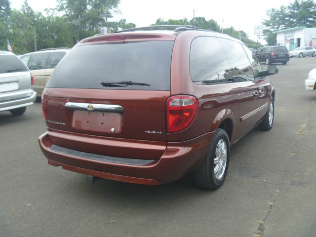 Chrysler Town and Country 2007 photo 2