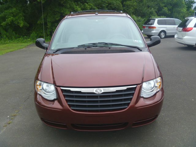 Chrysler Town and Country 2007 photo 3