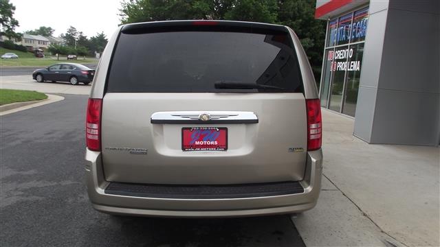 Chrysler Town and Country 2008 photo 1