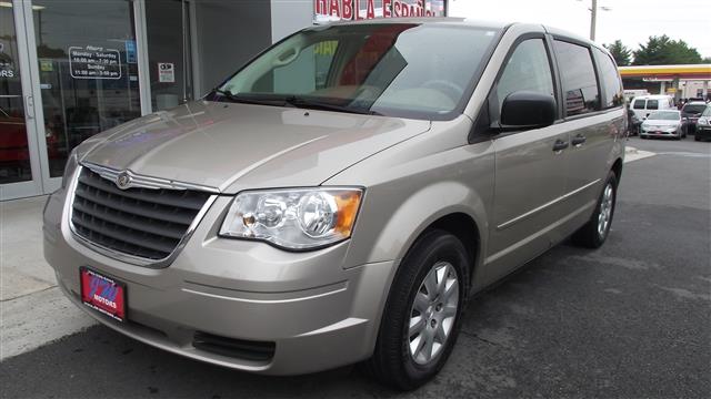 Chrysler Town and Country 2008 photo 2