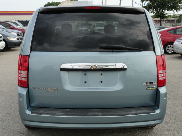 Chrysler Town and Country 2008 photo 3