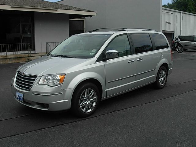 Chrysler Town and Country SLT 25 MiniVan