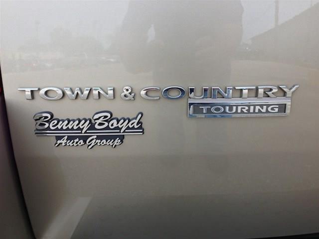 Chrysler Town and Country 2008 photo 1