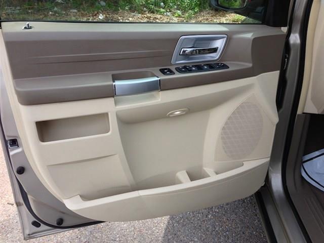 Chrysler Town and Country 2008 photo 18