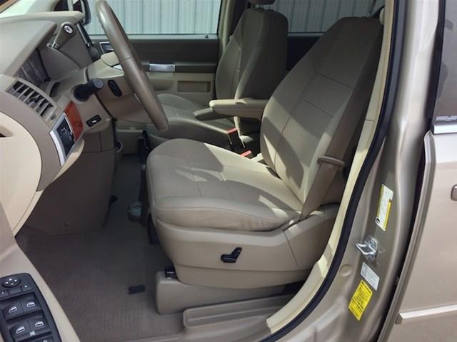 Chrysler Town and Country 2008 photo 32