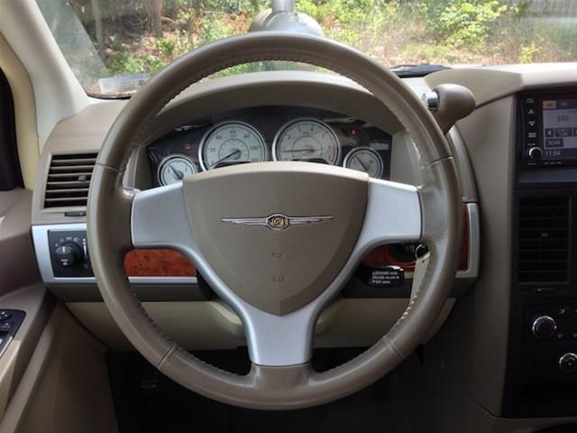 Chrysler Town and Country 2008 photo 7
