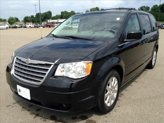 Chrysler Town and Country 2008 photo 2