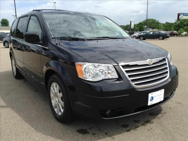 Chrysler Town and Country 2008 photo 3
