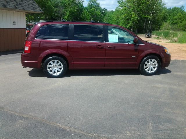 Chrysler Town and Country 2008 photo 2