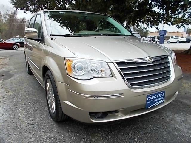 Chrysler Town and Country SLT 25 MiniVan