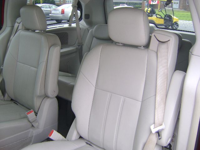 Chrysler Town and Country 3.5 MiniVan