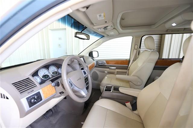 Chrysler Town and Country 2008 photo 10