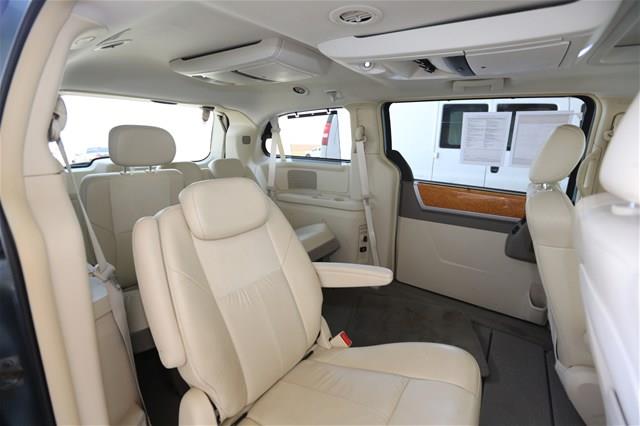 Chrysler Town and Country 2008 photo 13