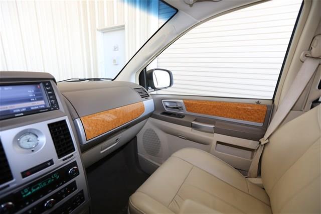 Chrysler Town and Country 2008 photo 17