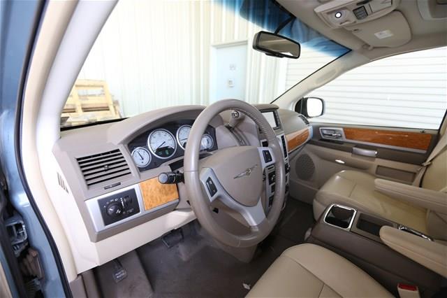 Chrysler Town and Country 2008 photo 20