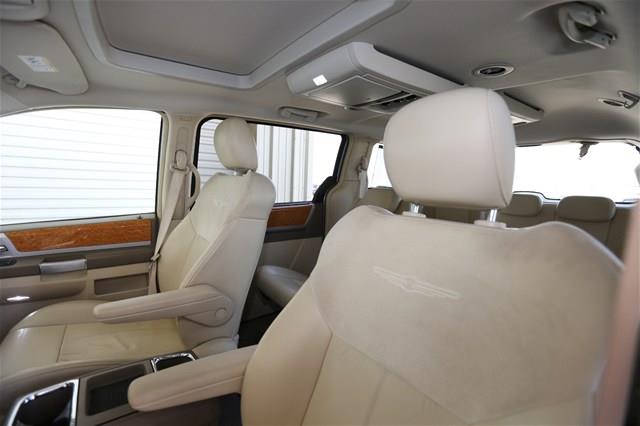 Chrysler Town and Country 2008 photo 21