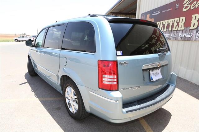 Chrysler Town and Country 2008 photo 25