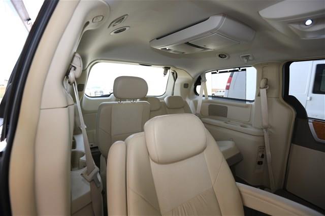 Chrysler Town and Country 2008 photo 3