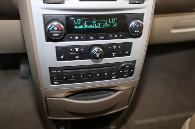 Chrysler Town and Country 2008 photo 6