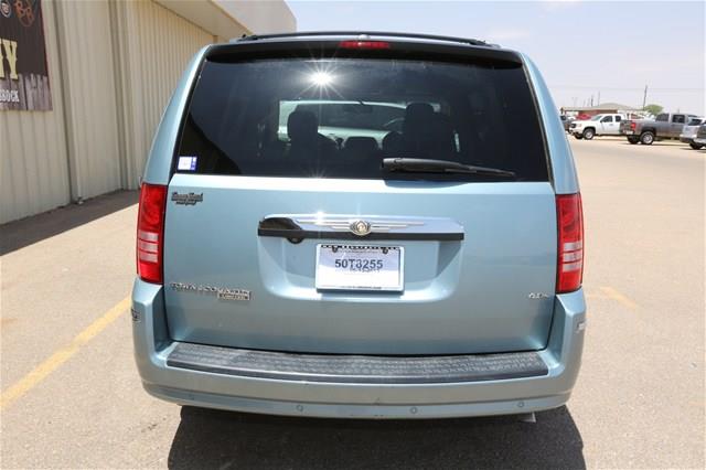 Chrysler Town and Country 2008 photo 9