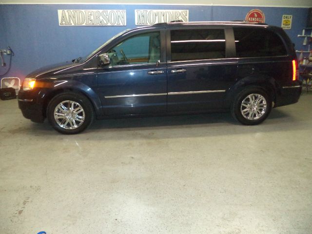 Chrysler Town and Country SLT 25 MiniVan